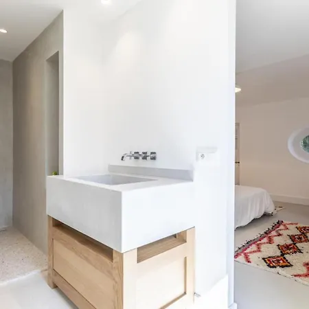 Modernist And Elegance Oasis View
